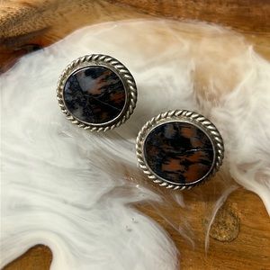 🖤Black & brown stone screw-back earrings